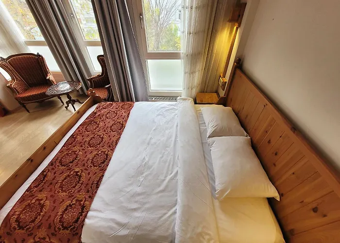 Oda ve Kahvaltı Masif House