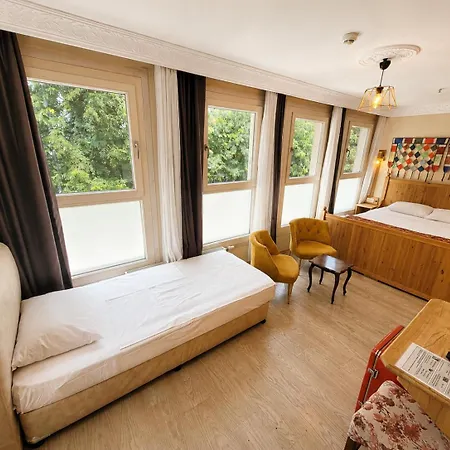 Masif House Bed & Breakfast 4*